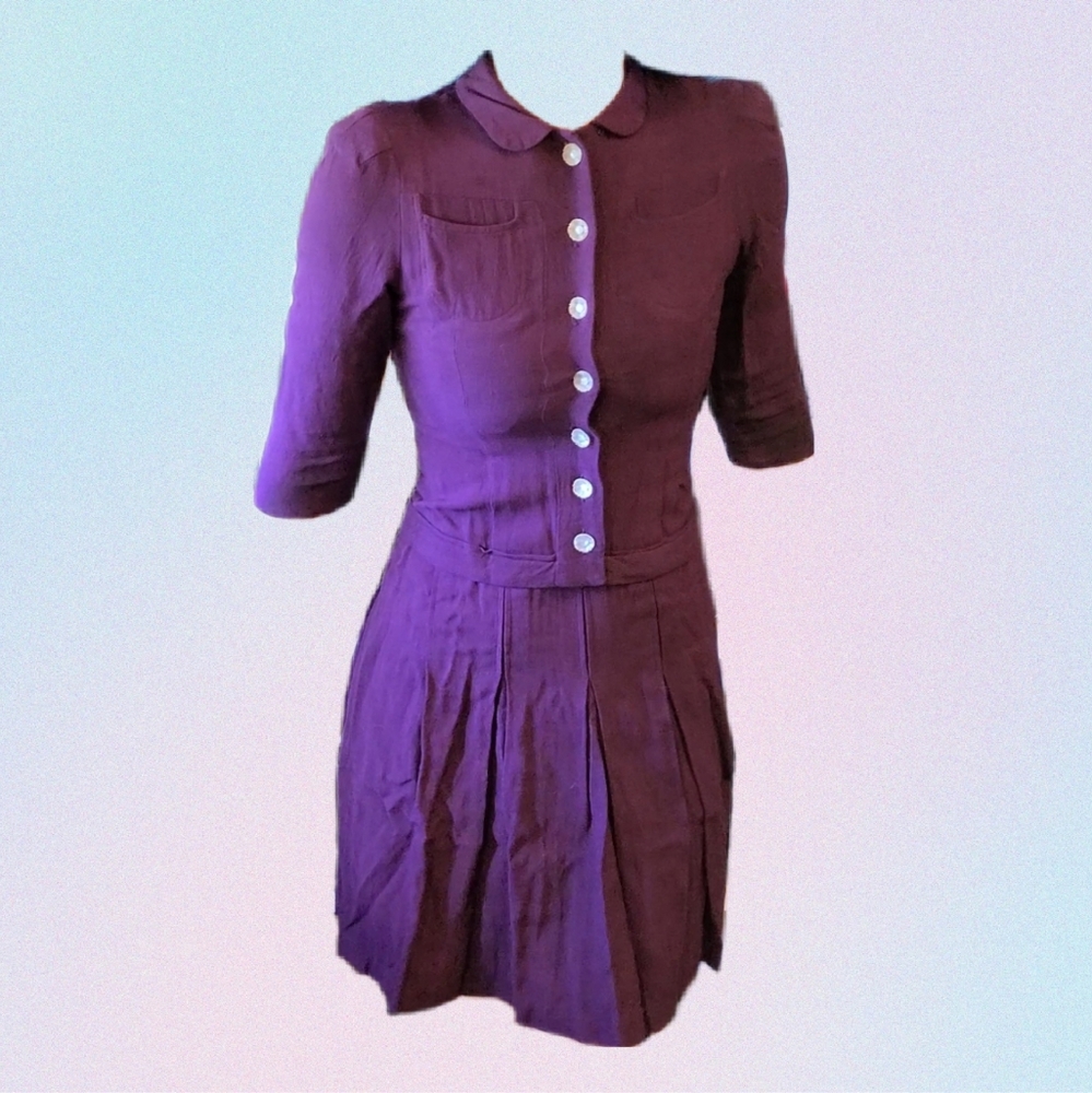 Vintage 1940s purple dress with pearlescent white flower buttons
